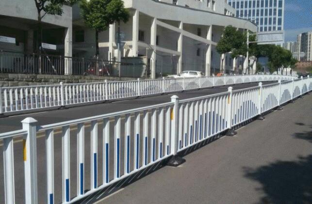公路围栏设置怎么样规范化？